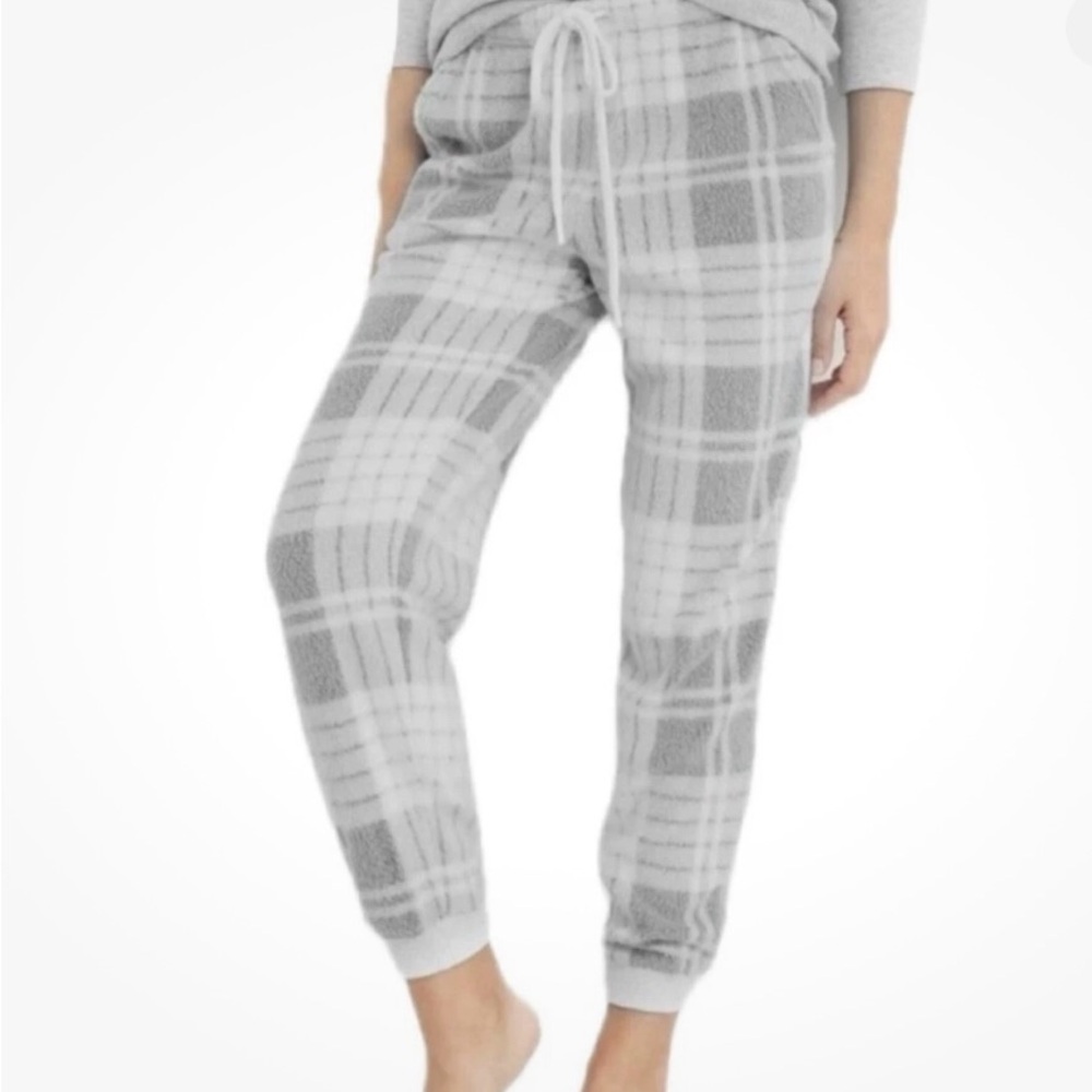 Aerie Gray and White Plaid Fleece PJ’s - Small Short